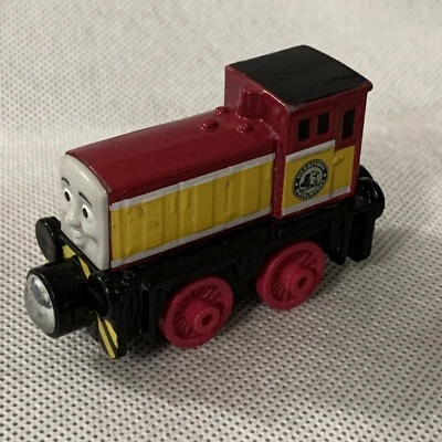 Motor tanque de metal fundido a presión Dart Thomas the Train Friends Vicarstown Dieselworks Foto 1 de 3