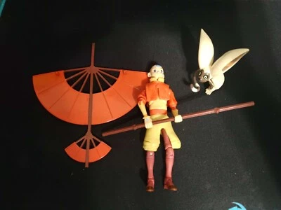 2007 美泰 Avatar: The Last Airbender 6 英寸 Airbending Aang 带 Momo、滑翔机、工作人员 — 第 1/2 张图片