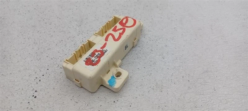 15 16 17 HYUNDAI SONATA МОДУЛЬ УПРАВЛЕНИЯ ЗАЖИГАНИЕМ РЕЛЕ ПРЕДОХРАНИТЕЛЯ 91940-C2010 - Изображение 1 из 4