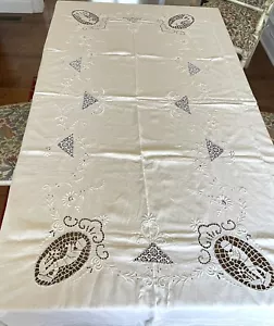 Vintage Tischdecke bestickt Leinen Piercing weiß auf weiß figürliche Einsätze 65x100 - Bild 1 von 11