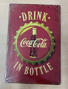 Blechschild 20x30cm Garage, Deko, Geschenk, Schild. Coca Cola Drink in Bottle - Bild 1 von 1