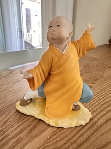 Vintage asiatischer Kung FuMönch Shaolin Mönch chinesische Kunst Junge Figur - Bild 1 von 4