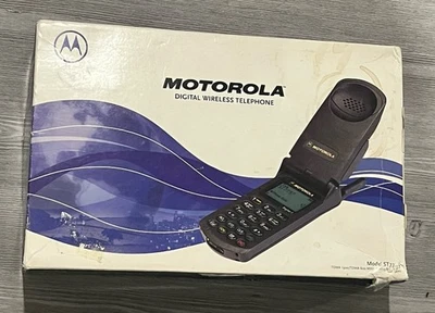 Motorola Startac ST7797 Very Rare - For Collectors - 3 Batteries & Chargers READ - Image 1 of 4