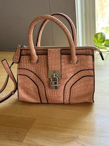 Women’s Vintage Pink Guess Faux Leather Purse Y2K Lock Adjustable Strap Handbag - Picture 1 of 7