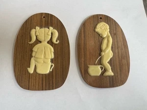 VINTAGE SET OF GIRL AND BOY PLASTIC BATHROOM POWDER ROOM SIGNS - Picture 1 of 5