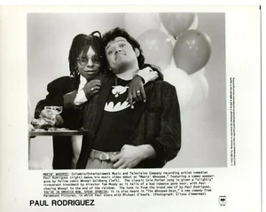 PAUL RODRIGUEZ & WHOOPEE GOLDBERG 8 X 10 S/W ORIGINAL PROMO PRESSEFOTO 1986 - Bild 1 von 1