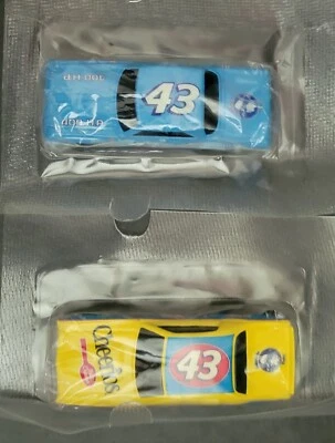 Hot Wheels 64 Plymouth Belvedere y 74 Dodge Charger #43 Richard Petty ¡NUEVO! Foto 1 de 3