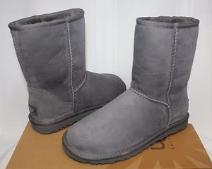UGG Damen Classic Short Grau Wildleder Stiefel 5825 Neu Mit Karton! - Bild 1 von 4