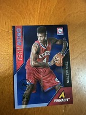 2013 Panini Pinnacle Team 2020 Green Artist Proof /25 Nerlens Noel #12 Rookie RC