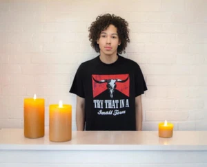 Try That In a Small Town T-Shirt - Bild 1 von 1