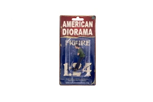 Car Meet 2 1:24 Scale American Diorama Figurine Figure II Man Guy 3" Blue Green - Picture 1 of 2