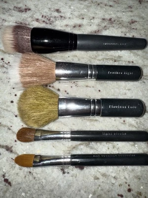 Lote 5 Pinceles de Maquillaje Bare Escentuals Minerals Impecables + Suavizante Rostro Foto 1 de 3