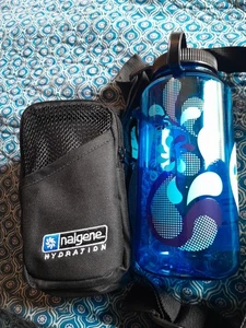 Nalgene Hydration Bottle Carrier (Black) And 32 Oz Bottle (Blue) New With Tags - Picture 1 of 6
