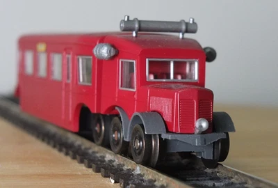 Marklin 3124 HO gauge Micheline Type 11 railcar in red livery - Image 1 of 4