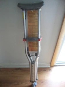 Medline Guardian Signature, Lot of 3 Crutches, Youth/Juvenile, 4'6"-5'2", New - Picture 1 of 5