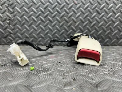 Оригинальная левая пряжка ремня безопасности со стороны водителя для Lexus SC430 2002-2010 годов выпуска - Изображение 1 из 4