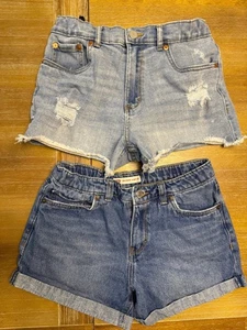 Levi’s Jean Shorts (2) Girls 14 - Picture 1 of 8