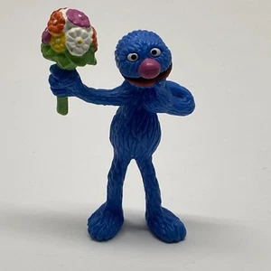 Vintage Grover with Flower Bouquet PVC Figure Applause Sesame Street Cake Topper - Picture 1 of 7