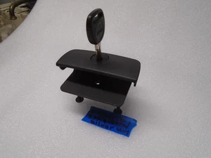 GMC SIERRA SILVERADO 2007-2013 GUANTERA MANIJA CIERRE Y 1 LLAVE OEM NEGRO - Imagen 1 de 6