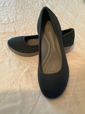 Zapatos Crocs de cuña sin cordones dobles cómodos talla W5 para mujer azules/grises nuevos Foto 1 de 4