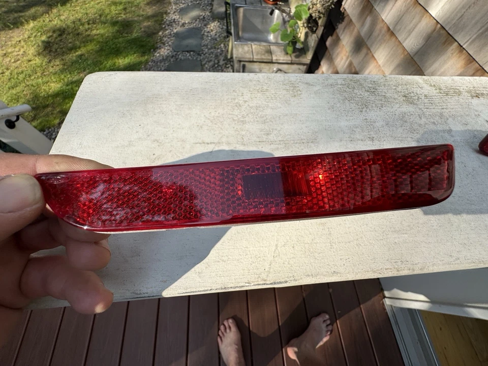 2012 Ford Mustang OEM Rear Drivers Side Marker Light Foto 1 de 1