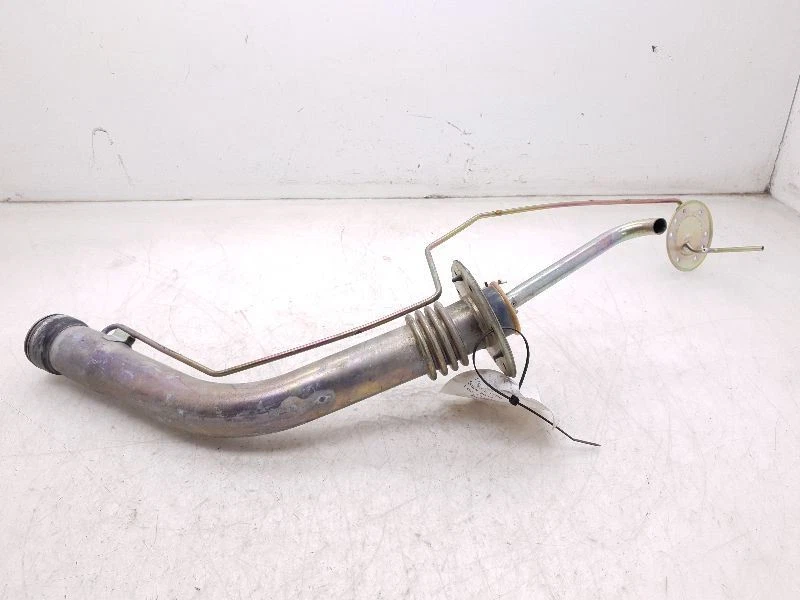 Lexus LS400 1990 cuello de llenado de combustible Foto 1 de 4