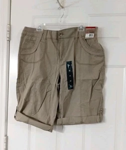 Khakis and Company Shorts Womans Size 18 Khaki Color Rolled Hems 4 Pockets - Picture 1 of 6