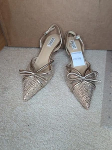 Badgley Mischka Angelina Women Sz 9.5 Champagne Rhinestone Kitten 2.5” Heel Pump - Picture 1 of 9