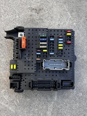 2005 2006 OEM Volvo V70 2.5L Rear Fuse Box Relay Control Module 30732769 - Image 1 of 4