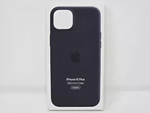 Custodia in silicone Apple con MagSafe per Apple iPhone 15 Plus - nero - Foto 1 di 3