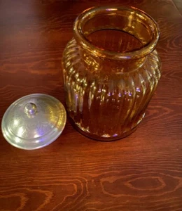 Vintage 9" Bernstein Gerippt Glas Glas Glas Apotheker mit Metall Dekor Deckel - Bild 1 von 7