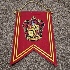 Wizarding World of Harry Potter Gryffindor Embroidered Pennant Crest Banner - Picture 1 of 3