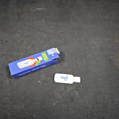 Huawei E3533 Módem USB - Usado, Rasguños Menores, Caja Original - Imagen 1 de 4