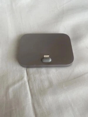 Apple Lightning Dock for iPhone - Gold (A1717) . supporto carica Apple - Immagine 1 di 4