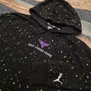 Puma Not From Here LaMelo Ball Hombre’s XL Sudadera con Capucha Pullover Negro Punto Verde - Imagen 1 de 8