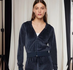 TNA ARITZIA Hoodie Womens Medium Black Velour Full Front Zip Pockets Sweatshirt - Picture 1 of 13