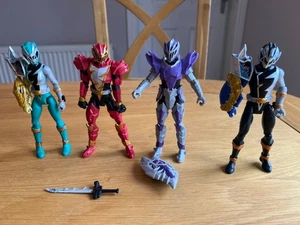 Power Rangers Dino Fury 4x action figure tra cui Void Knight ottime condizioni - Foto 1 di 6