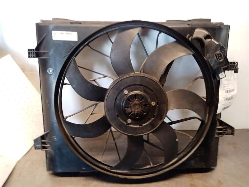 Conjunto de ventilador de refrigeración del radiador Dodge Durango 2011-2024 (refrigeración de alta resistencia) OEM Foto 1 de 4