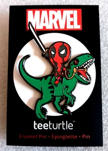 Prendedor Marvel Deadpool Riding On Raptor TeeTurtle Convention On Nuevo de Lote Antiguo 2023 en paquete - Imagen 1 de 5