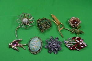 8 Vintage Strass Broschen Anstecknadeln, Blumen, rote Steine, grün, rosa filigran, M56 - Bild 1 von 6