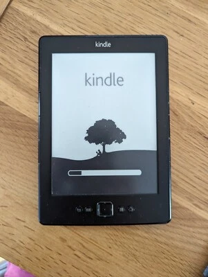 Amazon Kindle 4th Generation 2GB 6" with LED reader BUNDLE - Graphite - Image 1 of 4