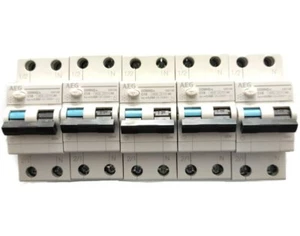 INTERRUTTORE MAGNETOTERMICO DIFFERENZIALE SALVAVITA 16A 30mA 4,5KA 1P+N 5 PEZZI - Foto 1 di 1