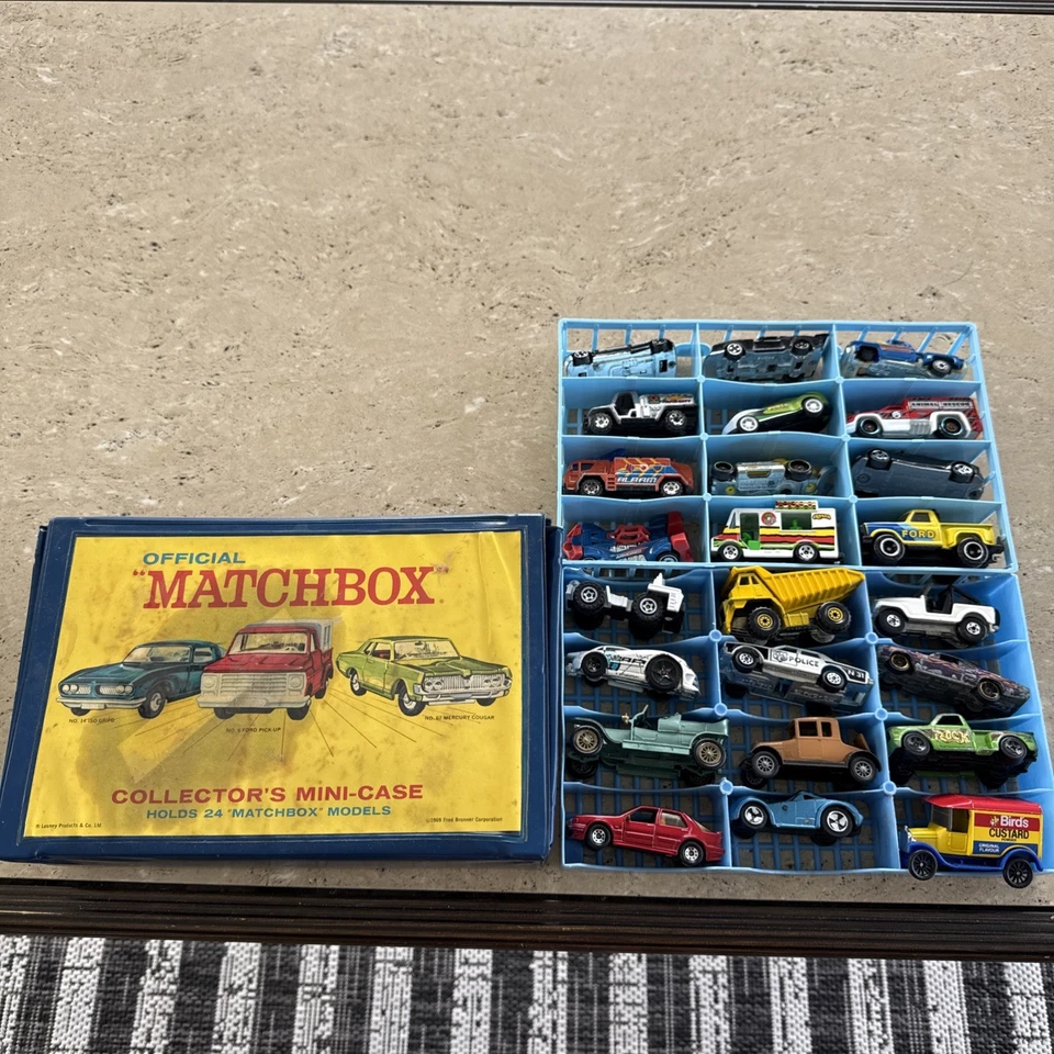 Vintage 1969 Matchbox Collector Case 24 Car Lot Superfast Lesney Ford Pickup Mix - Image 1 of 4