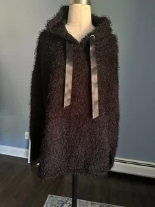 style.me schwarzer flauschiger Pullover mit Kapuze passt M/L - Bild 1 von 6