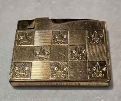 HECHO EN EE. UU. ELGIN FLEUR DE LISE PAT PENDIENTE FINALES DE LOS AÑOS 50-60 ENCENDEDOR DORADO Foto 1 de 4