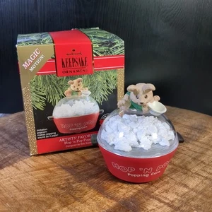 Hallmark Keepsake Hop N Pop Popper Movimiento Mágico Adorno de Navidad en Caja - Imagen 1 de 10