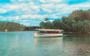 Waupaca WI “Chain O’ Lakes” Boat Tour from Ding’s Dock Postcard Wisconsin - Picture 1 of 2