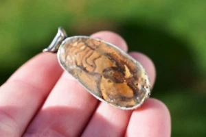 OPAL PENDANT BEAUTIFUL UNIQUE DESIGN WITH GALLERY TRACK SILVER - Picture 1 of 8