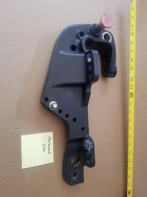 Mercury Mariner 821774T8 1997-2014 soporte de abrazadera de estribor montaje de sillín 25-50 HP Foto 1 de 2