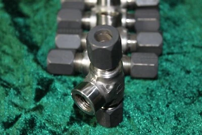 Female 316 Stainless Branch Tees, 1/4" Tube x 1/4" NPT 4-4-4 OBZ-SS